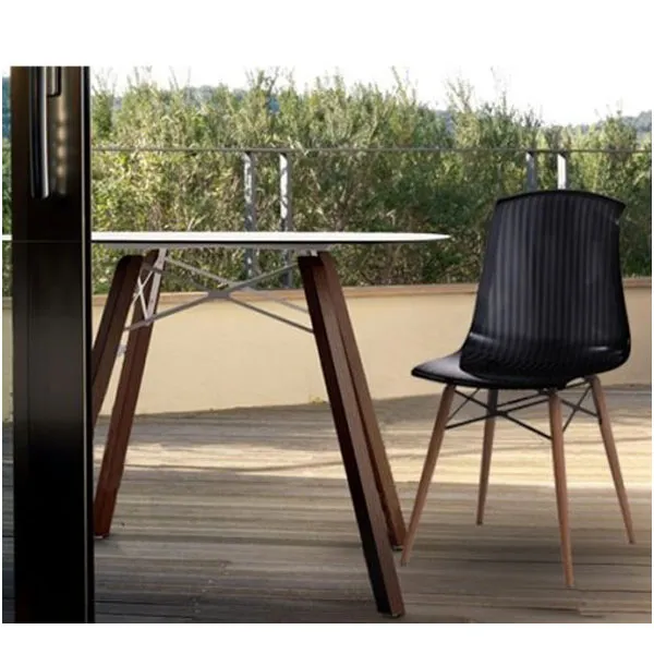 صندلی چهار پایه N420WR نظری در بیرون