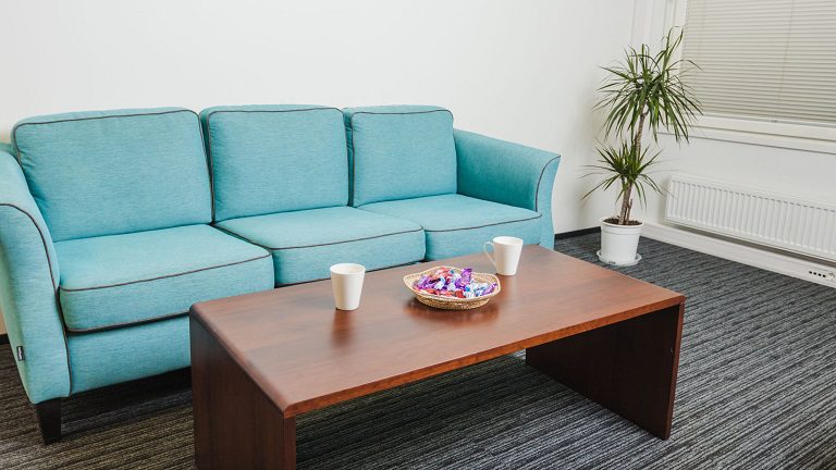 میز جلو مبلی با لوازم جانبی